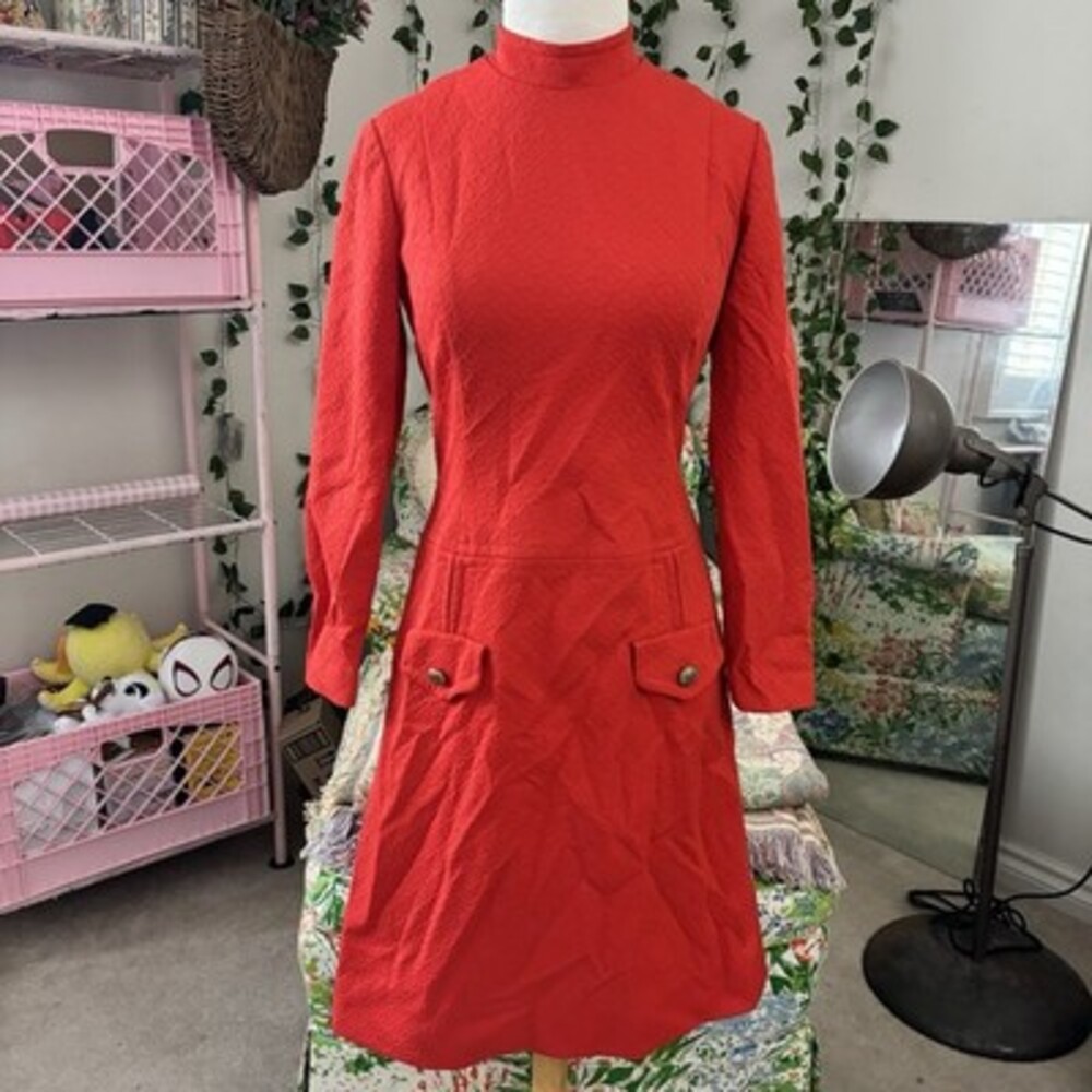 RARE Vtg 60s MISS DONNA Red Scallop Texture MOD Dress Mock Neck Mini 1960s MCM